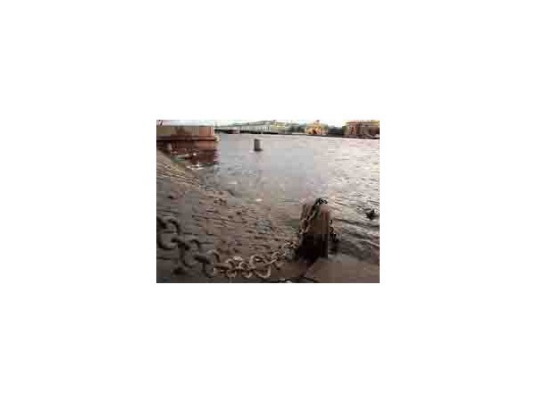 Вода наступила на Петербург