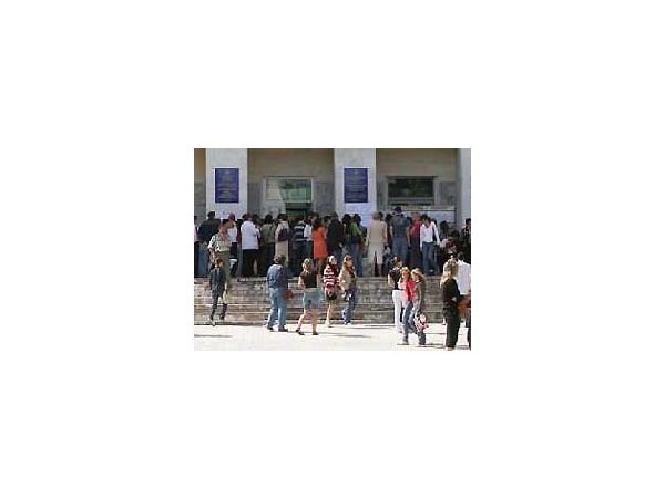 Молодежь рвется в артисты и экономисты