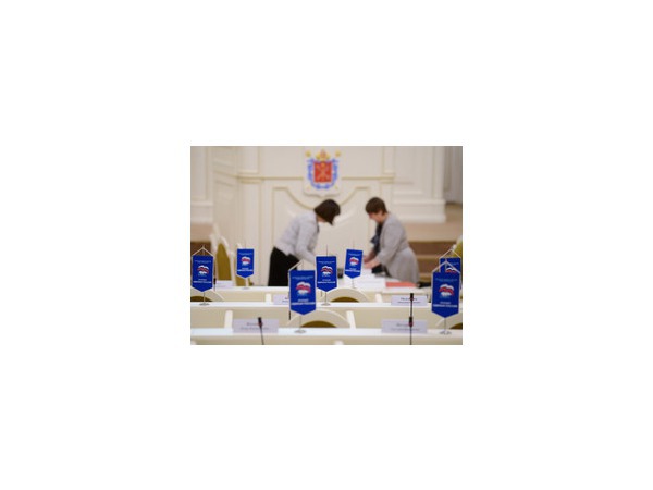Депутатов ЗакСа освободят от зарплаты