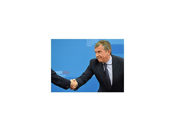 Игорь Сечин стал отцом героя