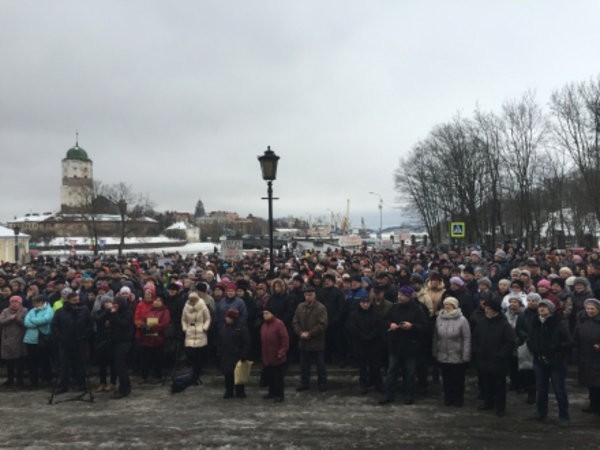 Выборгский митинг навис над властью