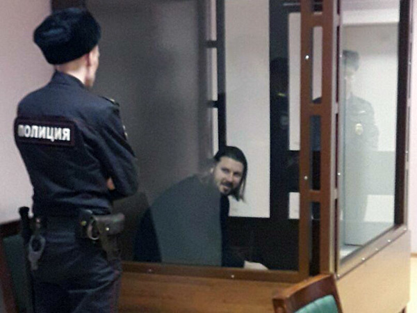 Священник Грозовский пять часов упрашивал суд отпустить его из камеры