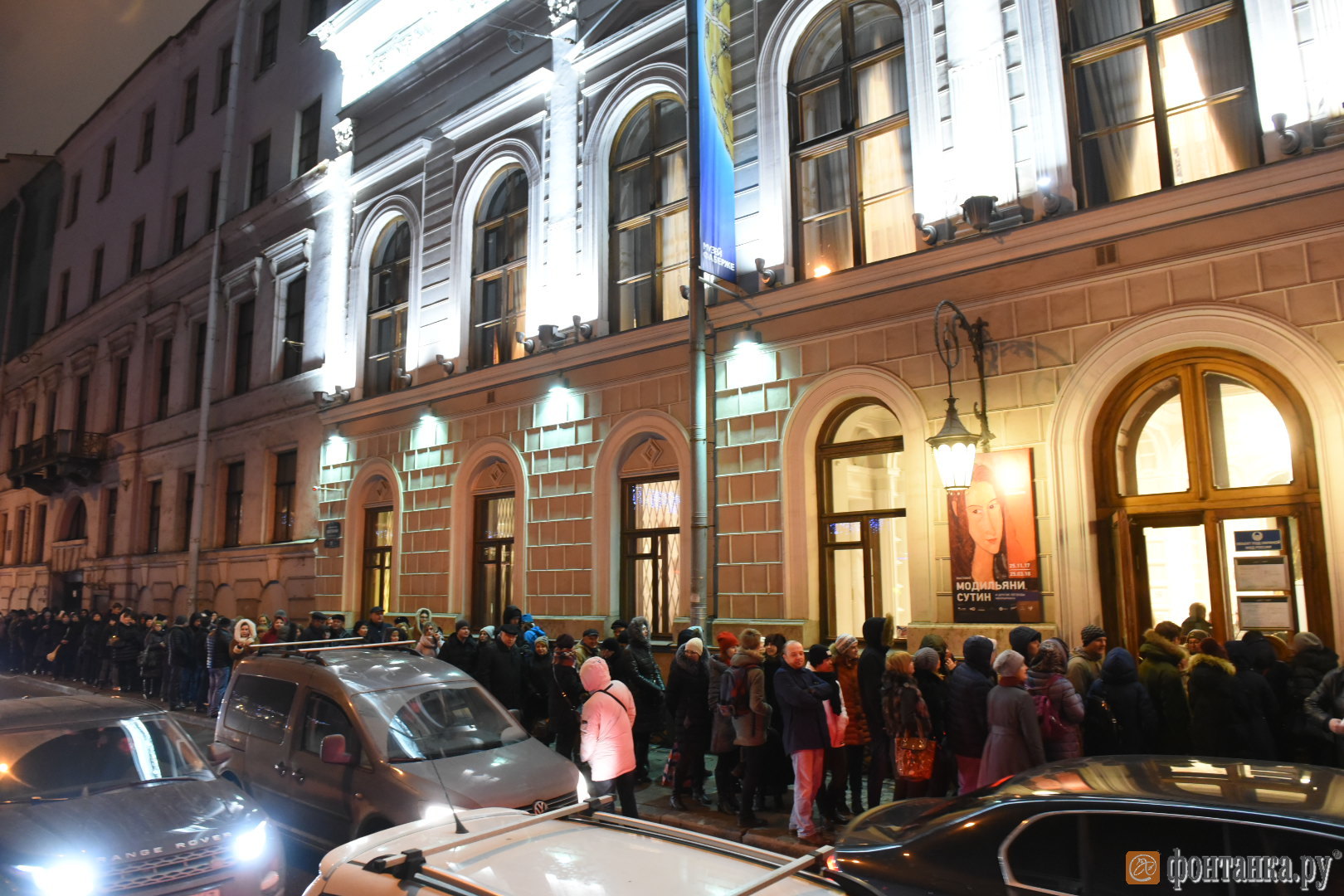 Новогодние праздники петербуржцы проводят в очередях «за искусством»