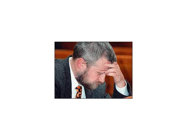АМОСОВ И ЯКОВЛЕВ ОБЩАЮТСЯ ПОСРЕДСТВОМ ПРЕСС-СЛУЖБ