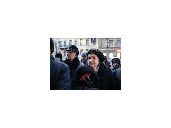 На Невском проспекте возлагали цветы