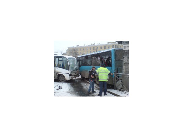 Зима вернулась, на дорогах - жесть