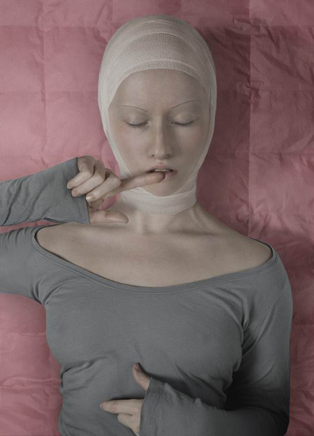 К. Белкина. Sleeping Beauty. Из серии "No man's world". 2009