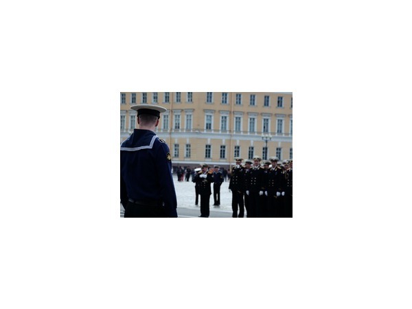 Гардемарины клянутся в верности России на Дворцовой