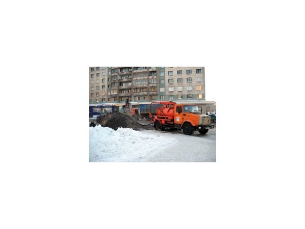 Коммунальная авария в Невском районе привела к транспортной блокаде