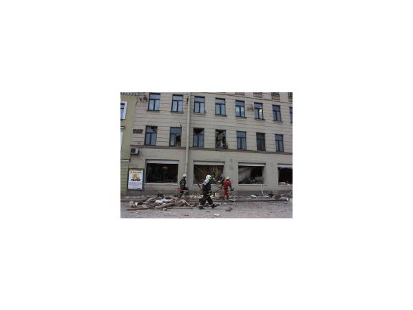 Зданию ГСУ угрожают грузовики