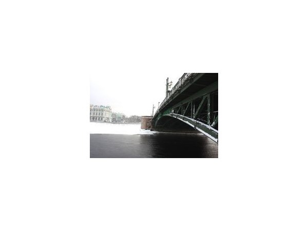 Мосты провисли над Невой