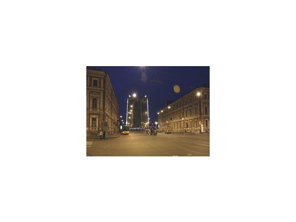 Фаллос на мосту как политический ход