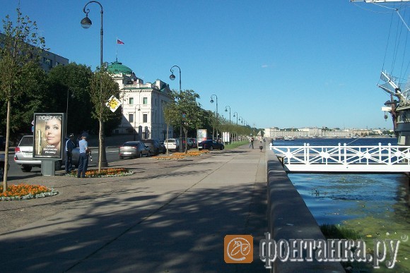 Сотрудники ДПС выступили в роли парковщиков
