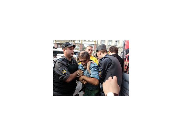 В Петербурге - десятки задержанных активистов движения "Стратегия 31"