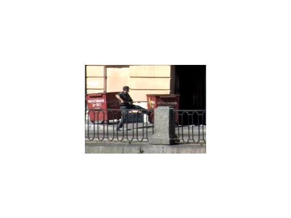 Курсанты МВД придумали новый способ уборки мусора