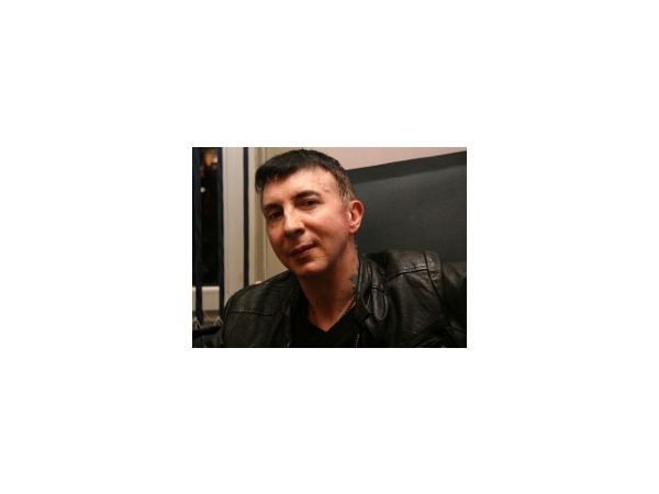 Марк Алмонд плохо выглядит изнутри, не читал Достоевского и не желает играть гея
