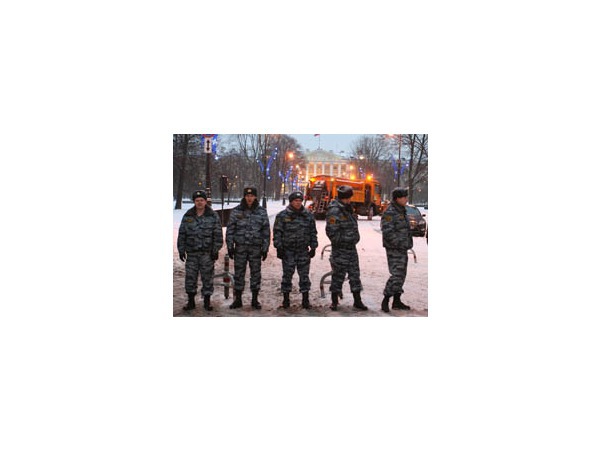 ГУ МВД: У Смольного задержано 10 человек