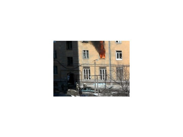На Двинской, 13, выгорела квартира в многоквартирном доме