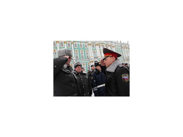 На Дворцовой площади прошел общегородской смотр нарядов милиции