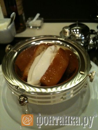 Ром-баба (Baba au Rhum) по Дюкассу. Знаменитый десерт-автограф Маэстро, приготовленный специально для нашего ресторанного обозревателя.
