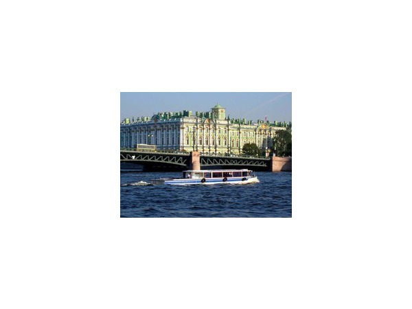 Петербург готовится к летней навигации