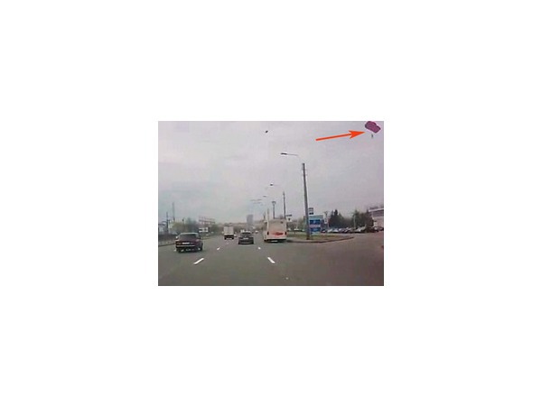 Высотка на Типанова вновь стала парашютной вышкой для бэйсджамперов