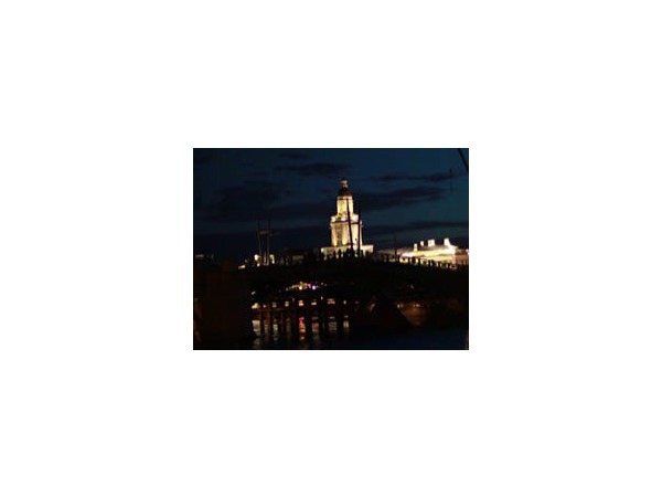 Новый разводной механизм Дворцового моста проверили ночью