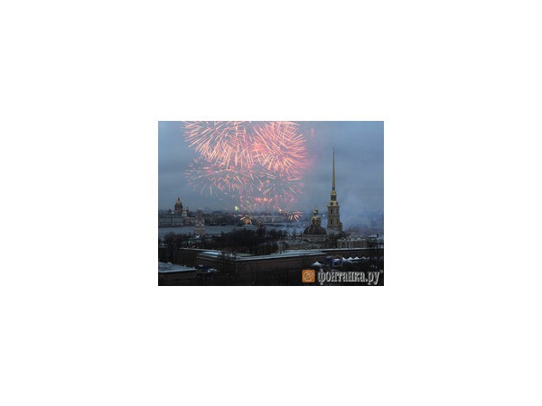 В Петербурге Рождество отметили салютом