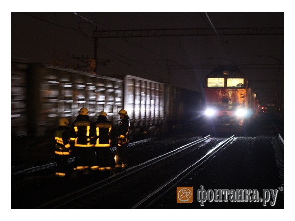 В районе Шушар в составе из 63 вагонов с серной кислотой произошла утечка