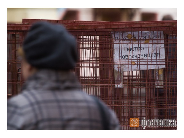 Строители в центре Петербурга назвали петербуржцев москвичами, а «Невский проспект» — «Новокузнецкой»