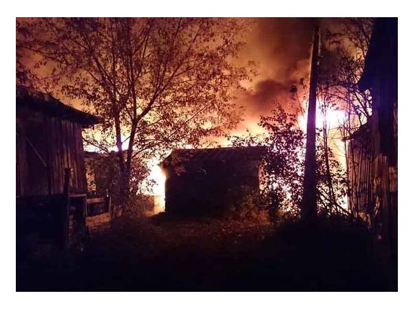 Очевидец: В Парголово горели погреба