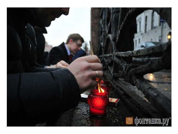 В Петербурге зажгли свечи памяти в честь 72-й годовщины прорыва блокады Ленинграда