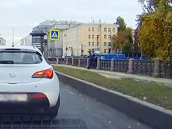 Кто сбросил пешехода в Крюков канал