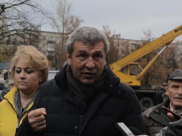 Албин снялся в сериале о детской площадке на Науки, 44