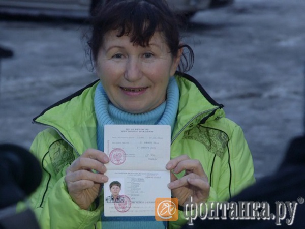 Петербургская ФМС выдала крановщице Пастуховой вид на жительство в России