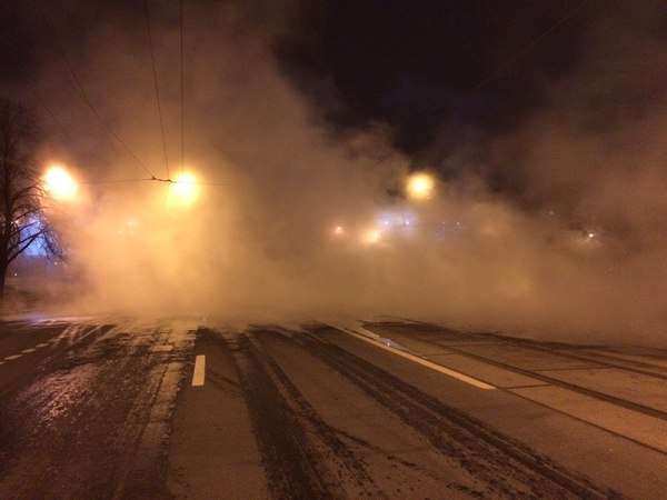69 зданий останутся без тепла из-за прорыва у метро "Приморская"