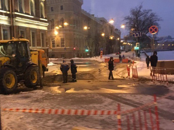 Коммунальная авария спровоцировала коллапс в Адмиралтейском районе