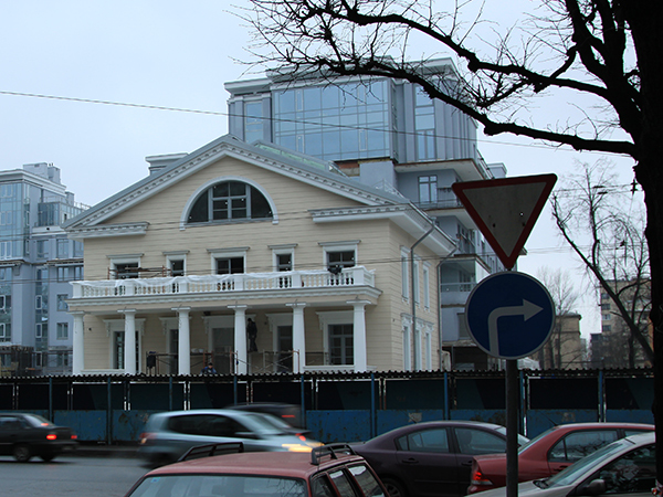 Особняки — художникам, казармы — программистам