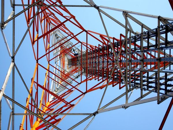 Tele2 и Ericsson первыми в России протестировали агрегацию несущих двух базовых станций в разных диапазонах