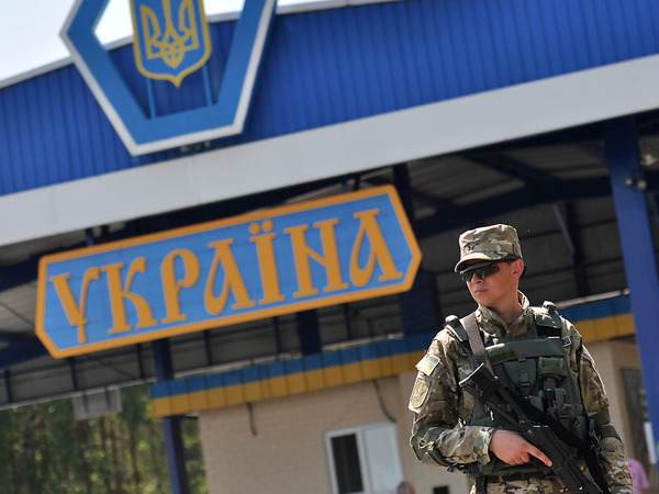 Как петербургские фуры объезжают Украину