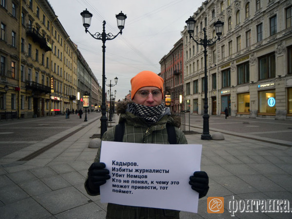 Журналисты вышли на Невский с одиночными пикетами в поддержку коллег