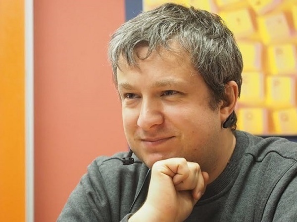 Антон Долин: Имя Сенцова вряд ли прозвучит в "Вечернем Урганте"