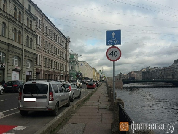 Автомобили на Фонтанке притворяются велосипедами