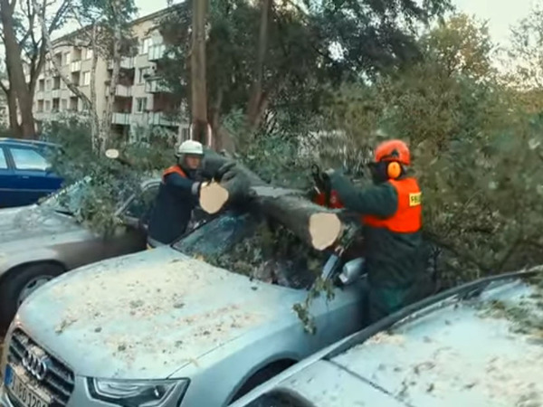 Не менее шести человек погибли в результате ураганных ветров в Европе