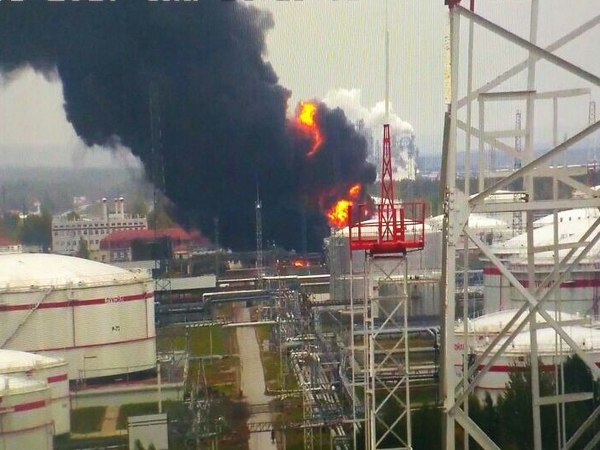 На заводе «ЛУКОЙЛ» в Нижнем Новгороде взрываются резервуары с топливом