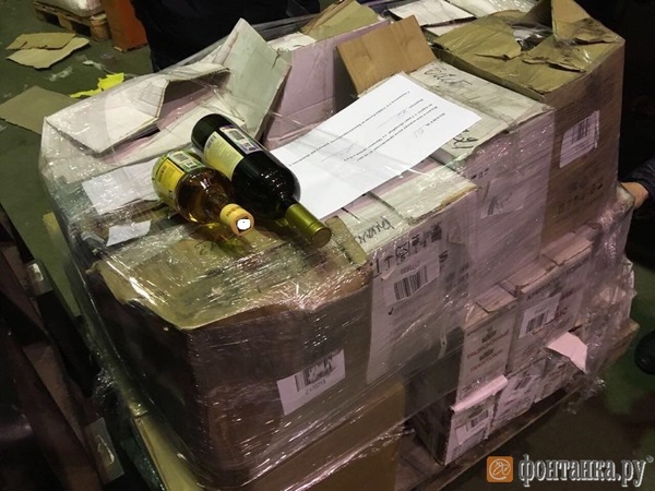 Росалкоголь и полиция вывезли из Красногвардейского района 50 тысяч бутылок с вином и коньяком