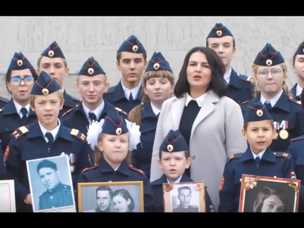 На Мамаевом кургане ученики полицейских классов спели про возврат Аляски