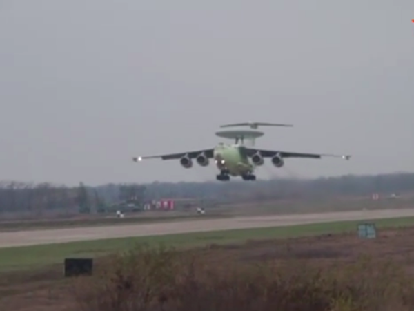 В Сеть выложили видео первого полета российского самолета-радара А-100