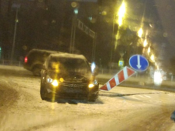 В Петербурге снег и «день жестянщика»