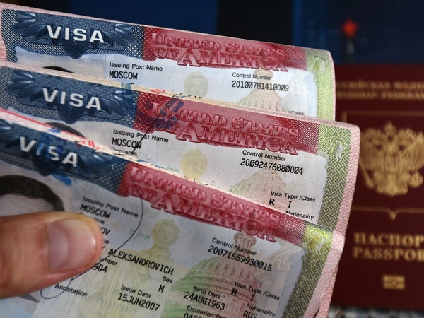 Кому США даст визы в Петербурге